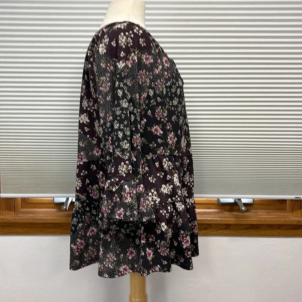Floral & Ivy NWT Black and Pink Floral Babydoll Top Size Medium - Picture 4 of 12